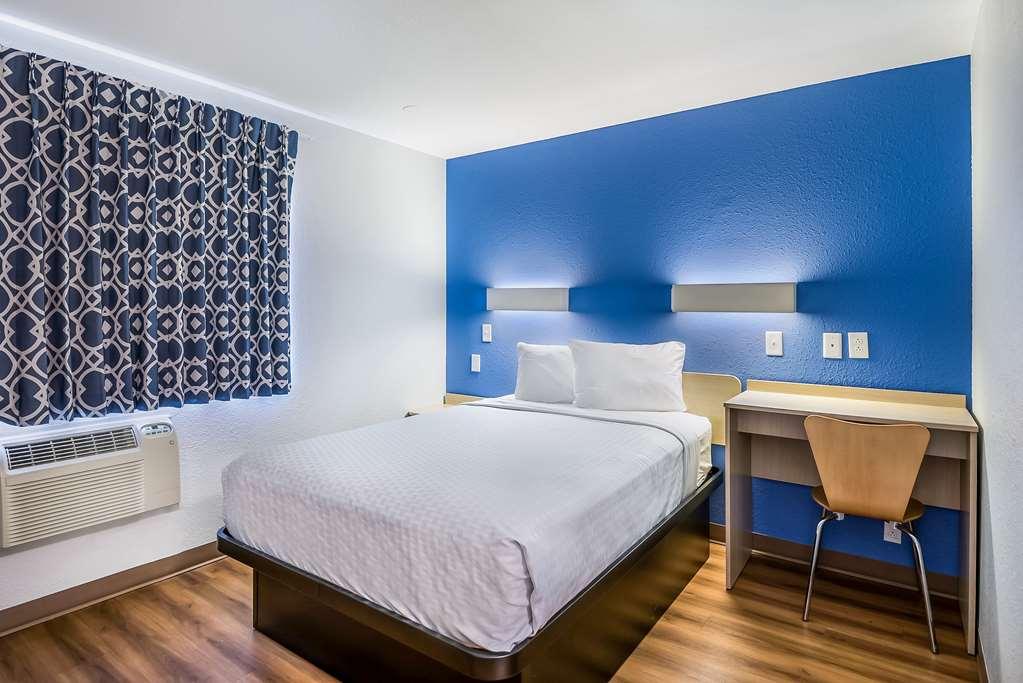 Americas Best Value Inn East Peoria Quarto foto