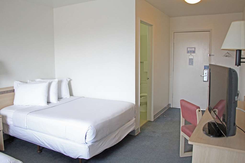 Americas Best Value Inn East Peoria Quarto foto